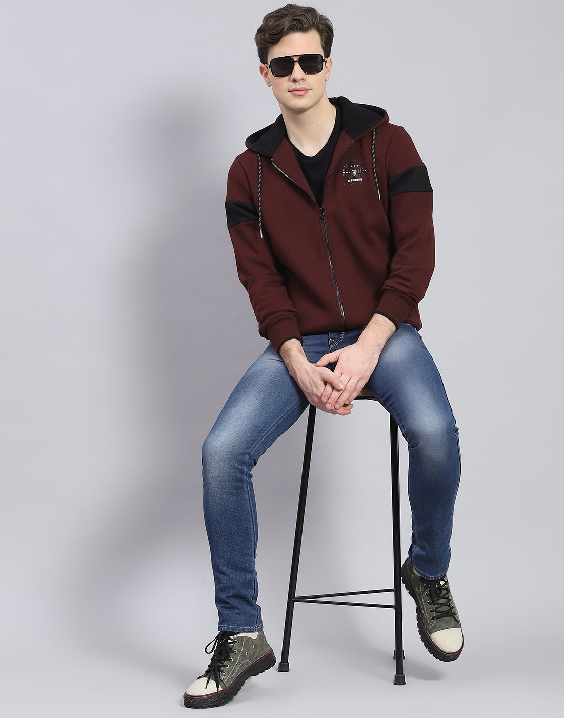 Men Maroon Solid Hooded Full Sleeve Sweatshirt