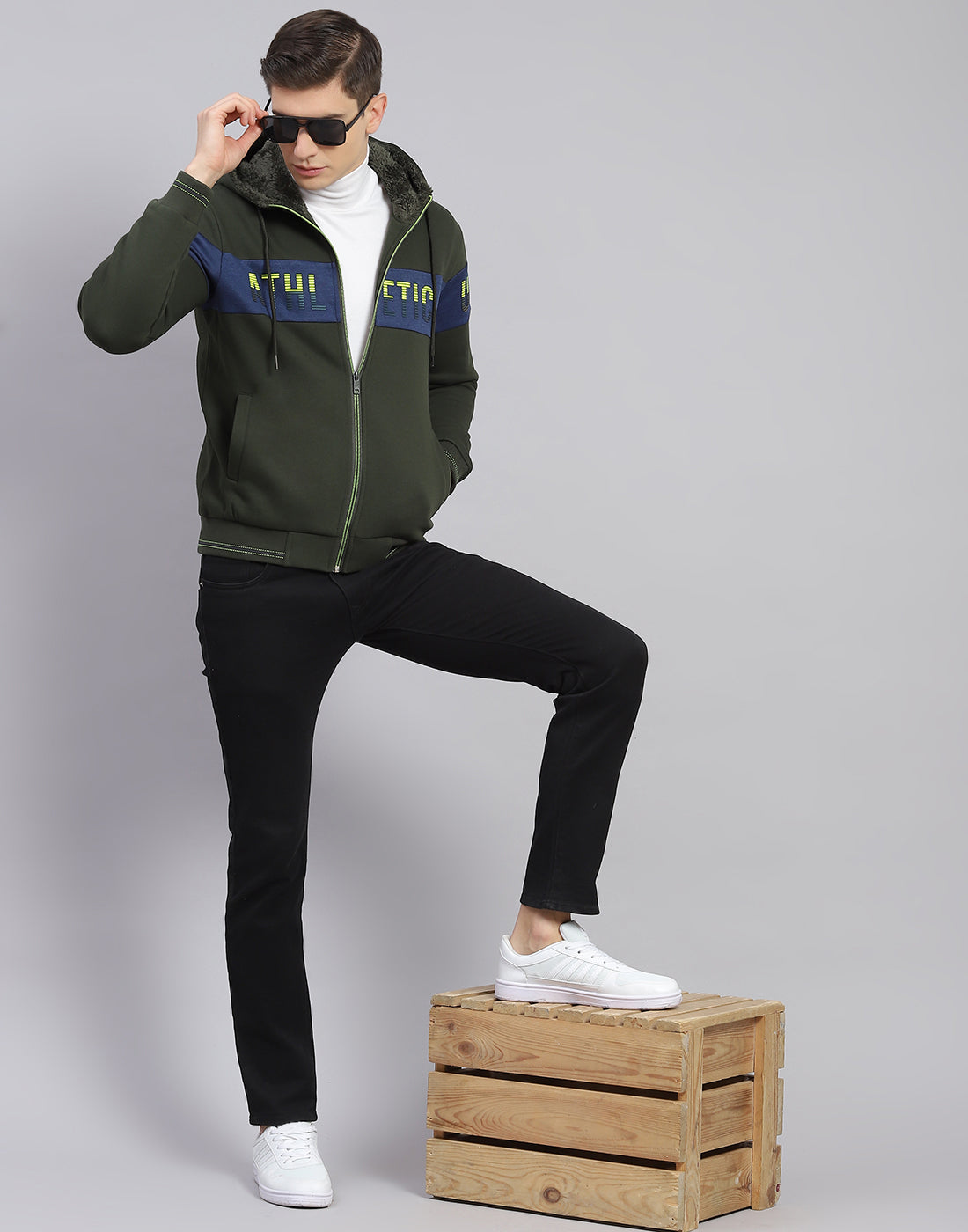 Men Olive Solid Hooded Full Sleeve Sweatshirt