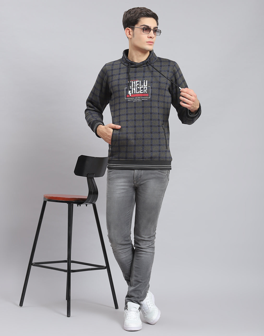 Men Navy Blue Check F Neck Full Sleeve Sweatshirt