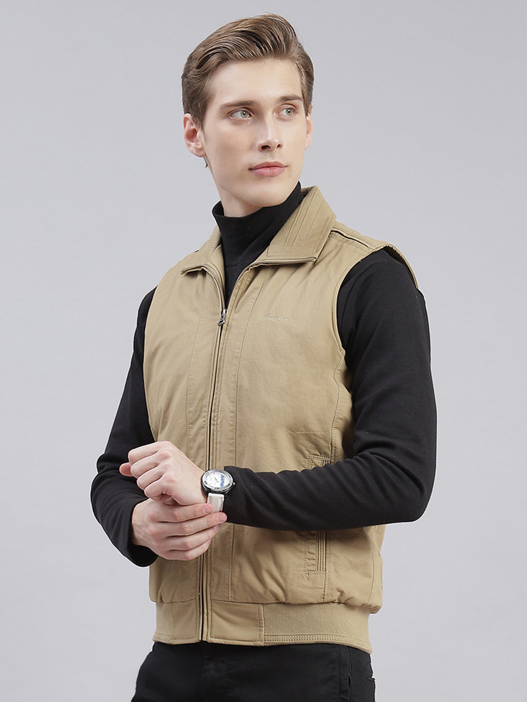 Men Brown Solid Collar Sleeveless Jackets