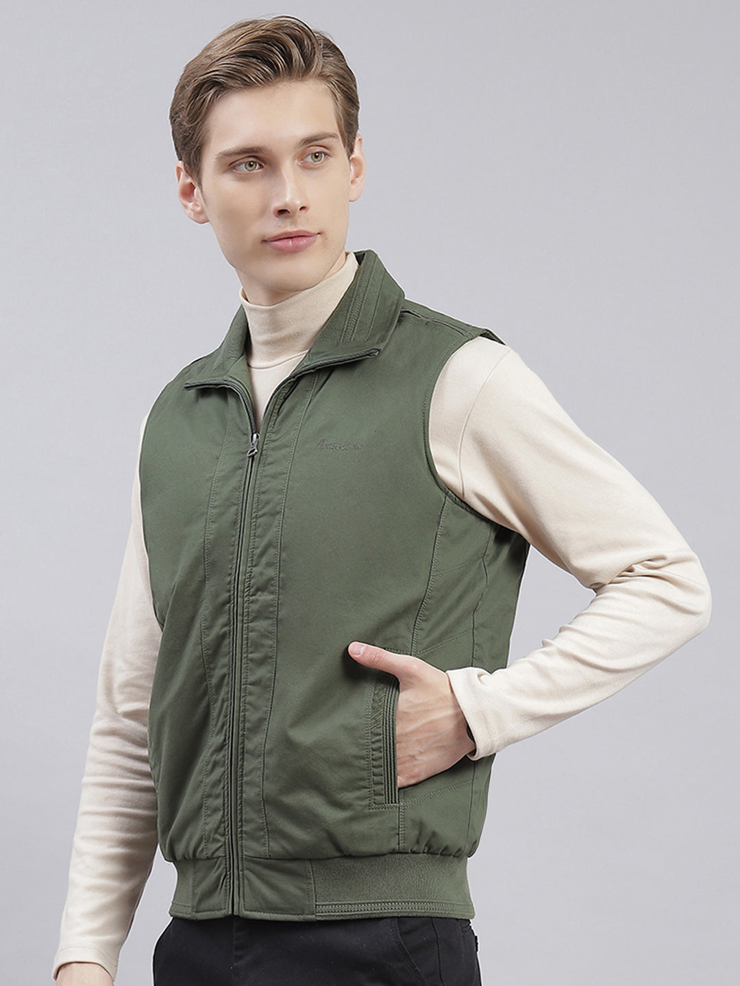 Men Green Solid Collar Sleeveless Jackets