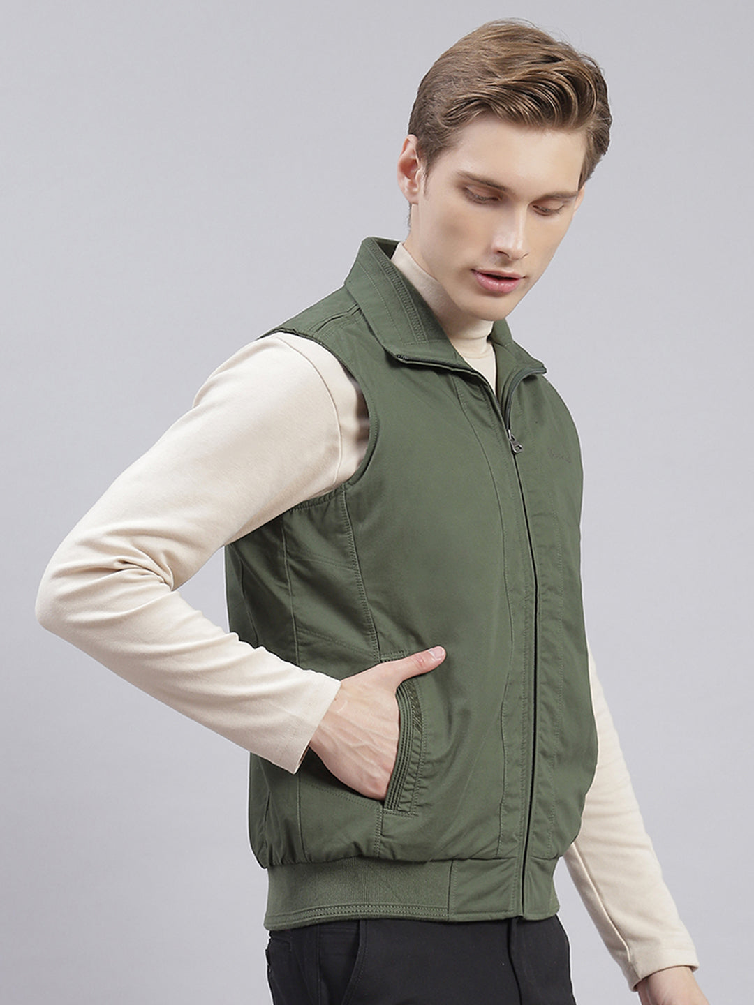 Men Green Solid Collar Sleeveless Jackets