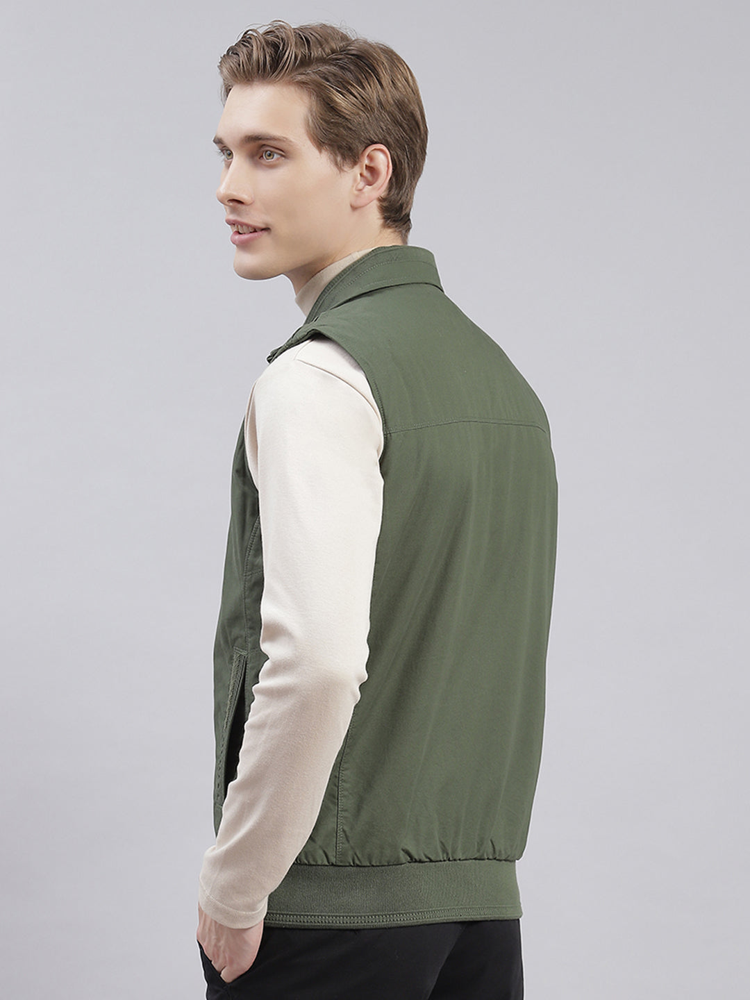 Men Green Solid Collar Sleeveless Jackets