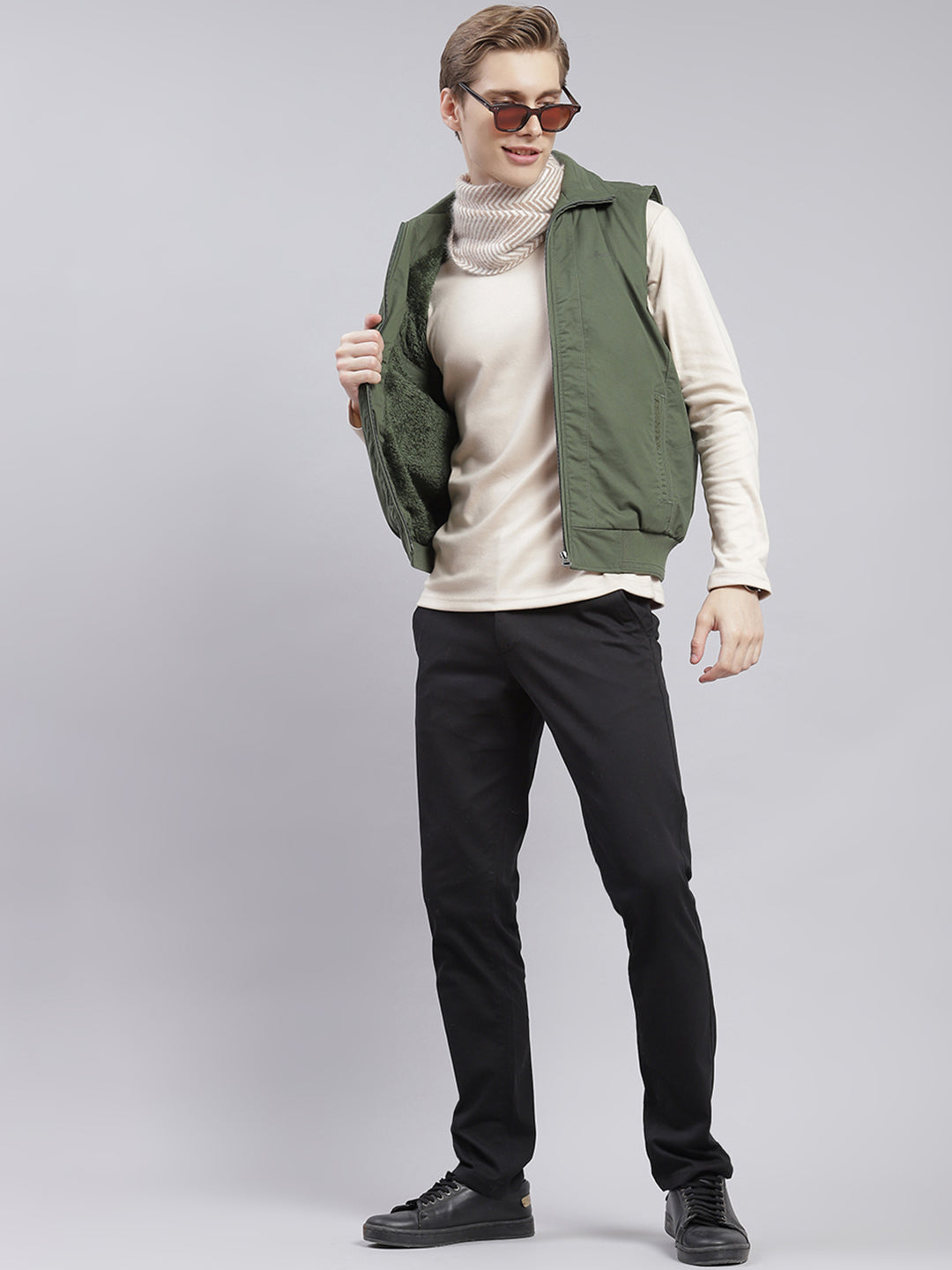 Men Green Solid Collar Sleeveless Jackets