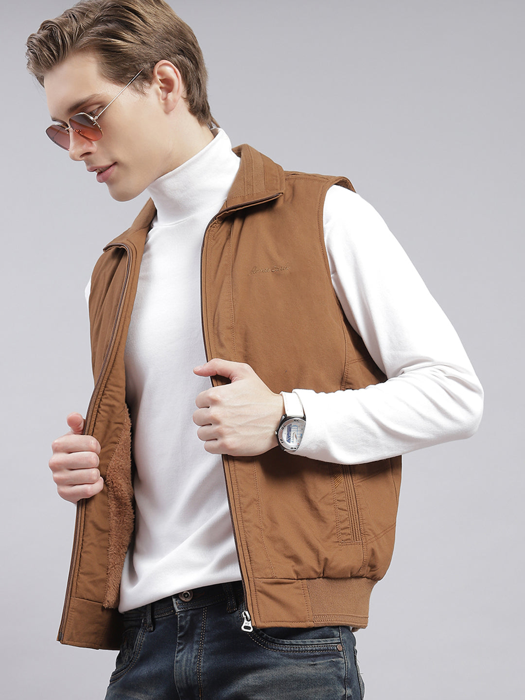 Men Brown Solid Collar Sleeveless Jackets