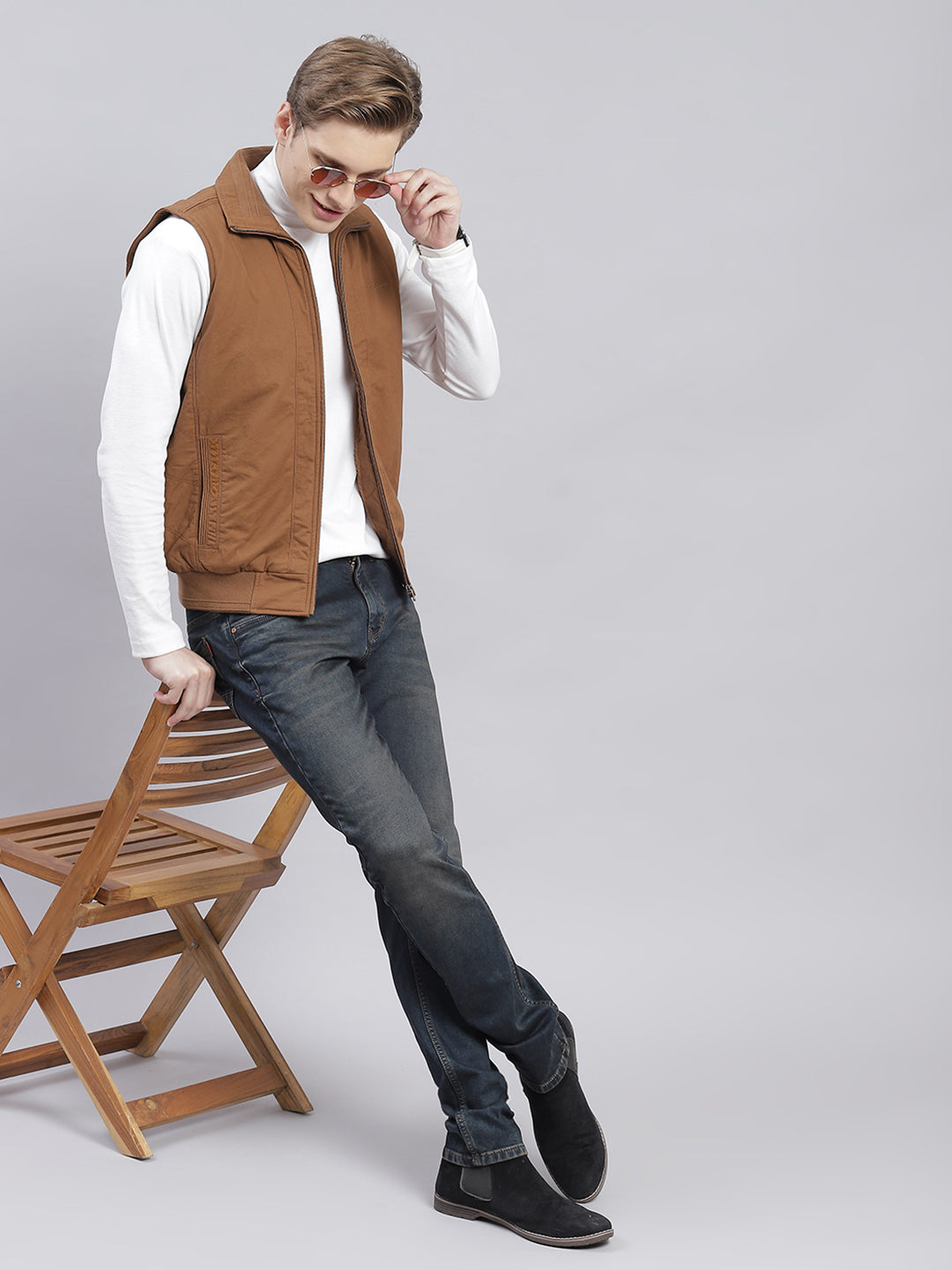 Men Brown Solid Collar Sleeveless Jackets