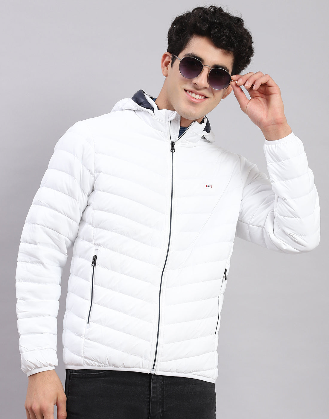 Men White Solid Hooded Full Sleeve Jackets