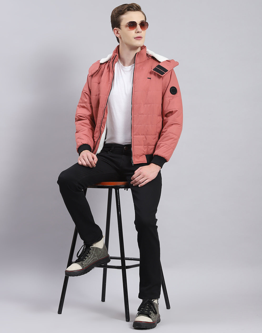 Men Pink Solid Hooded Full Sleeve Jacket