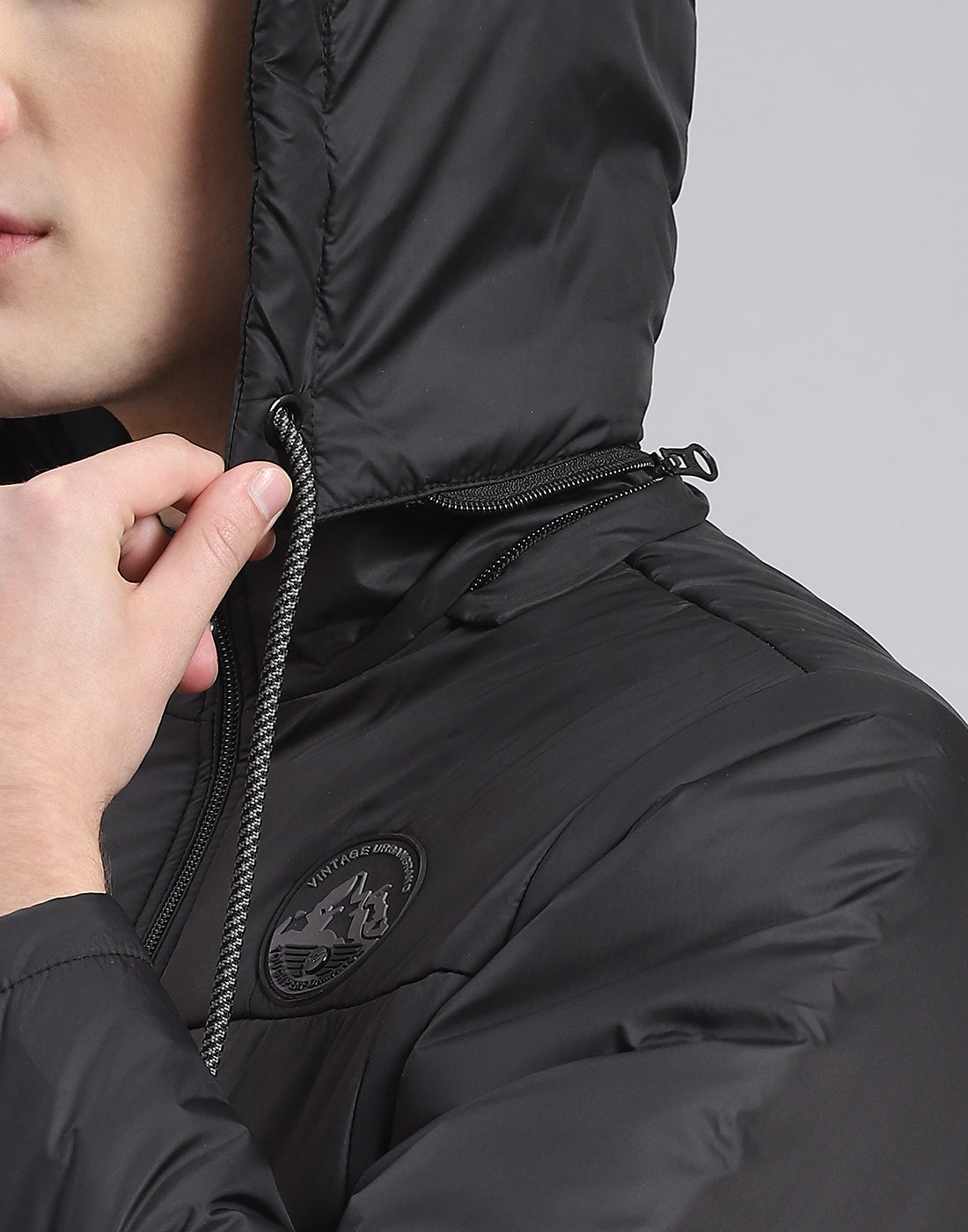 Men Black Solid Hooded Full Sleeve Jacket