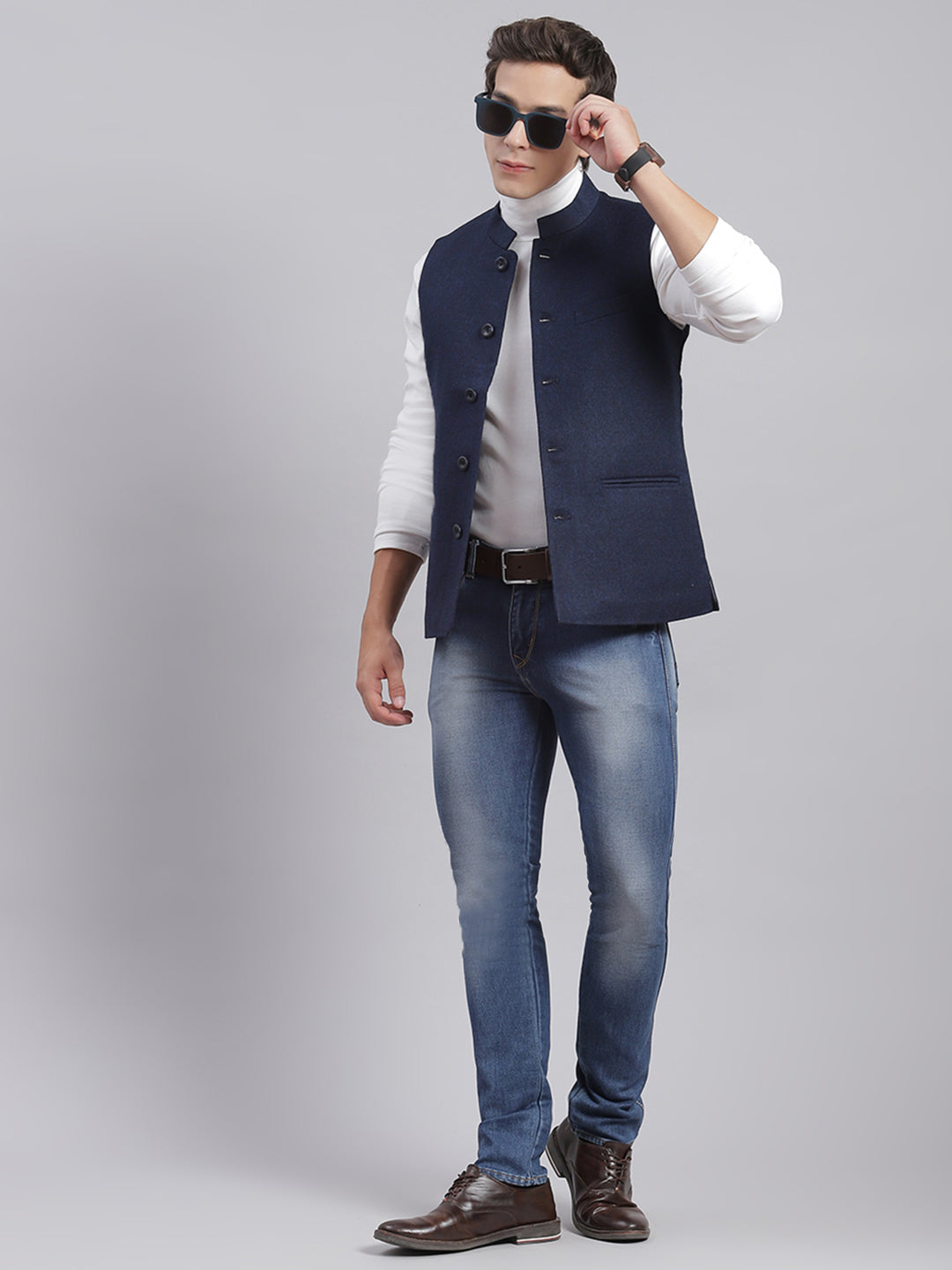 Men Navy Blue Solid Mandarin Collar Sleeveless Nehru Jackets