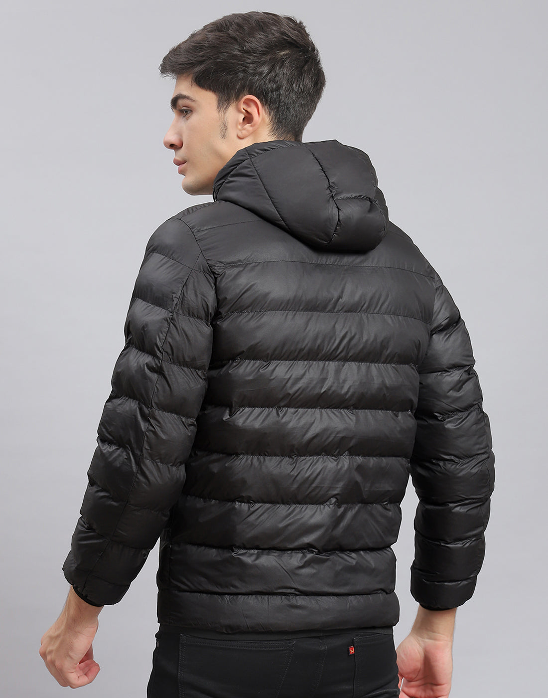 Men Black Solid Hooded Full Sleeve Jacket