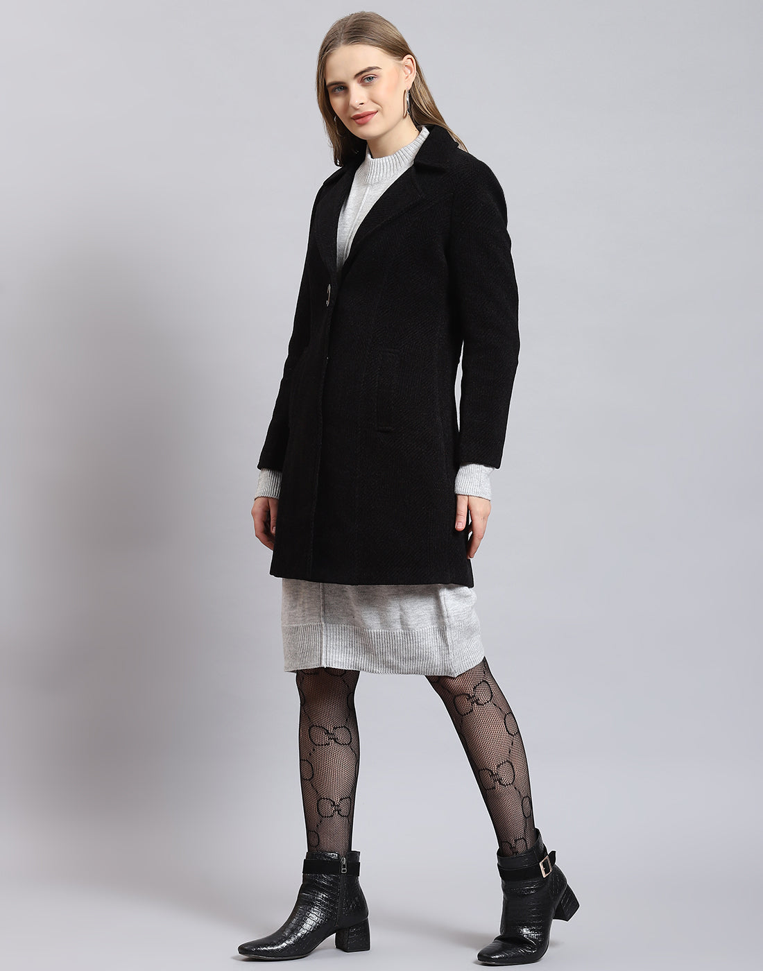 Women Black Solid Lapel Collar Full Sleeve Coat