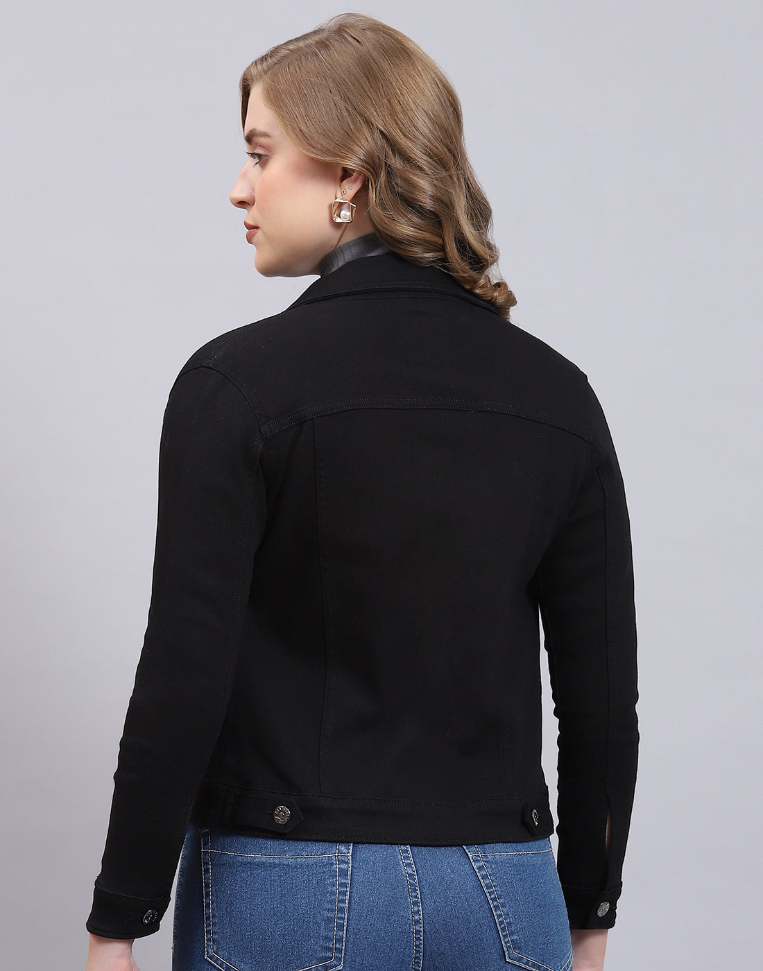 Women Black Solid Collar Full Sleeve Jacket