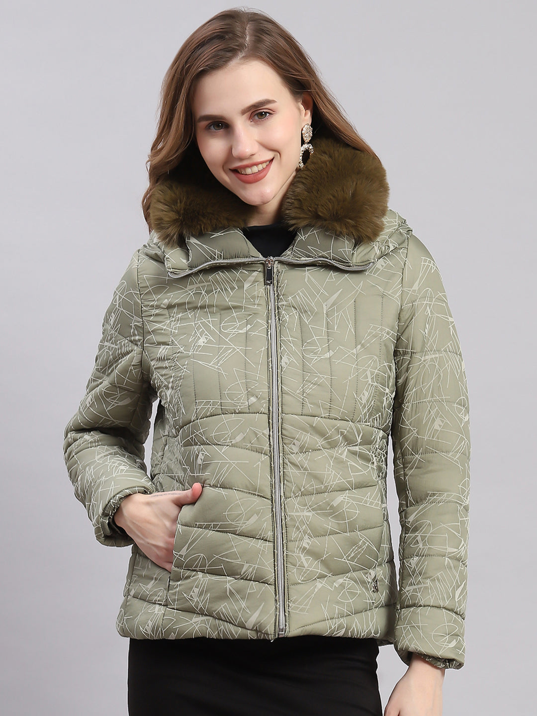 20 Stylish Winter Jacket Designs For Women in Fashion | Winter jackets women,  Stylish winter jacket, Stylish jackets