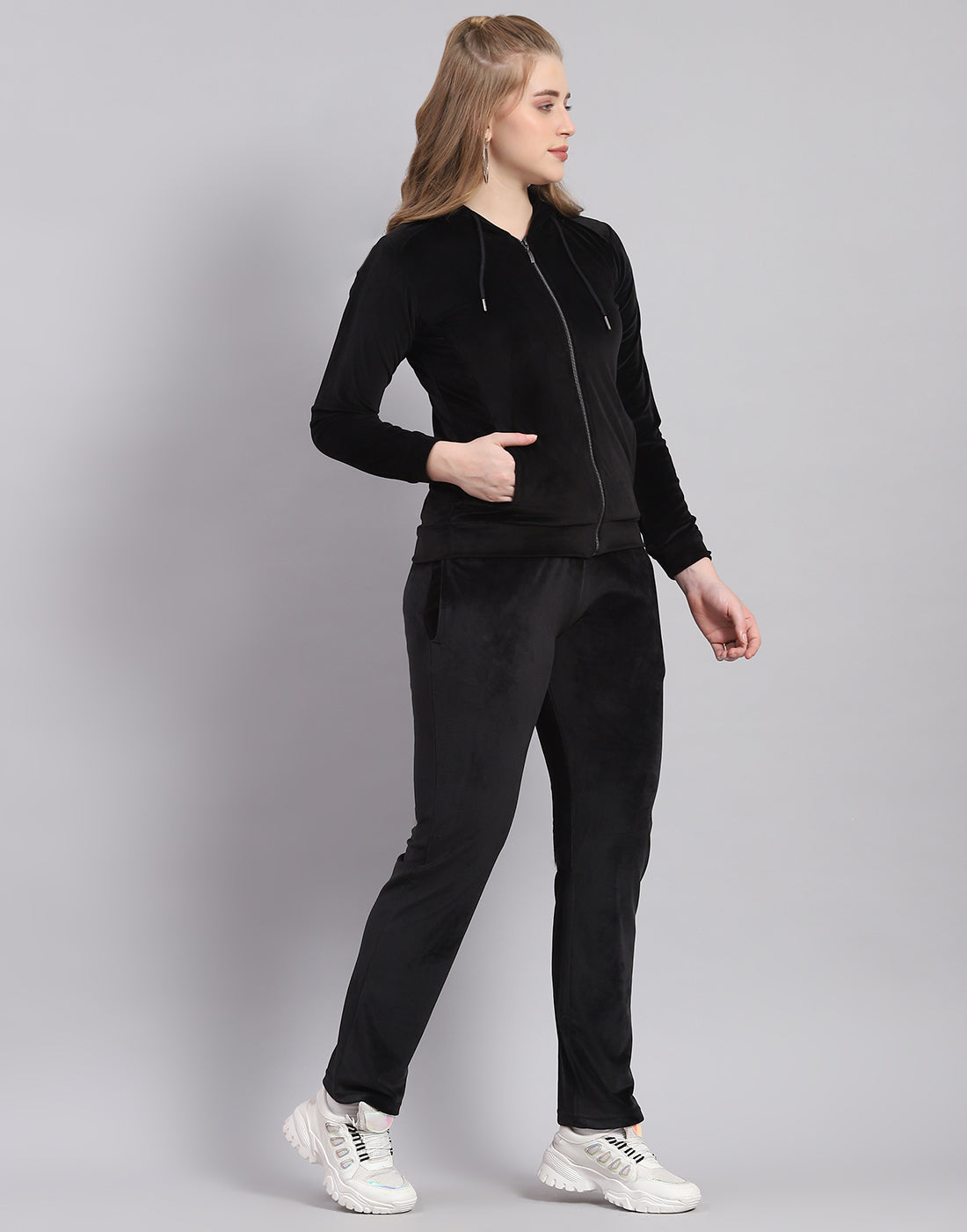 Women Black Solid Hooded Full Sleeve Tracksuit