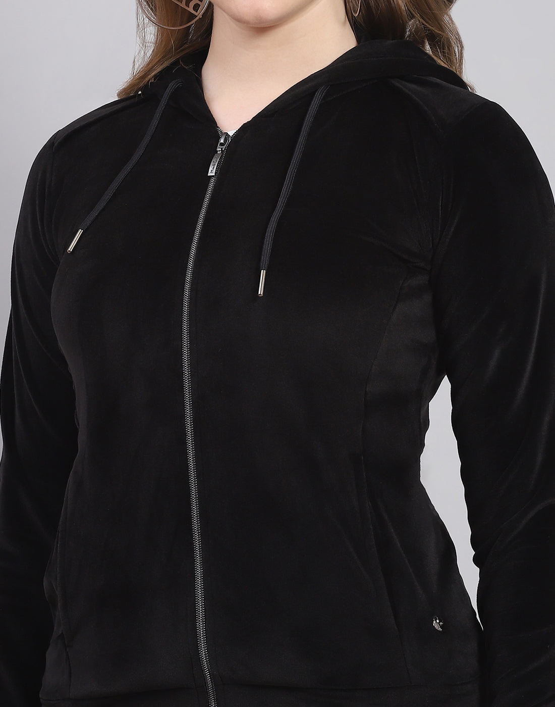 Women Black Solid Hooded Full Sleeve Tracksuit