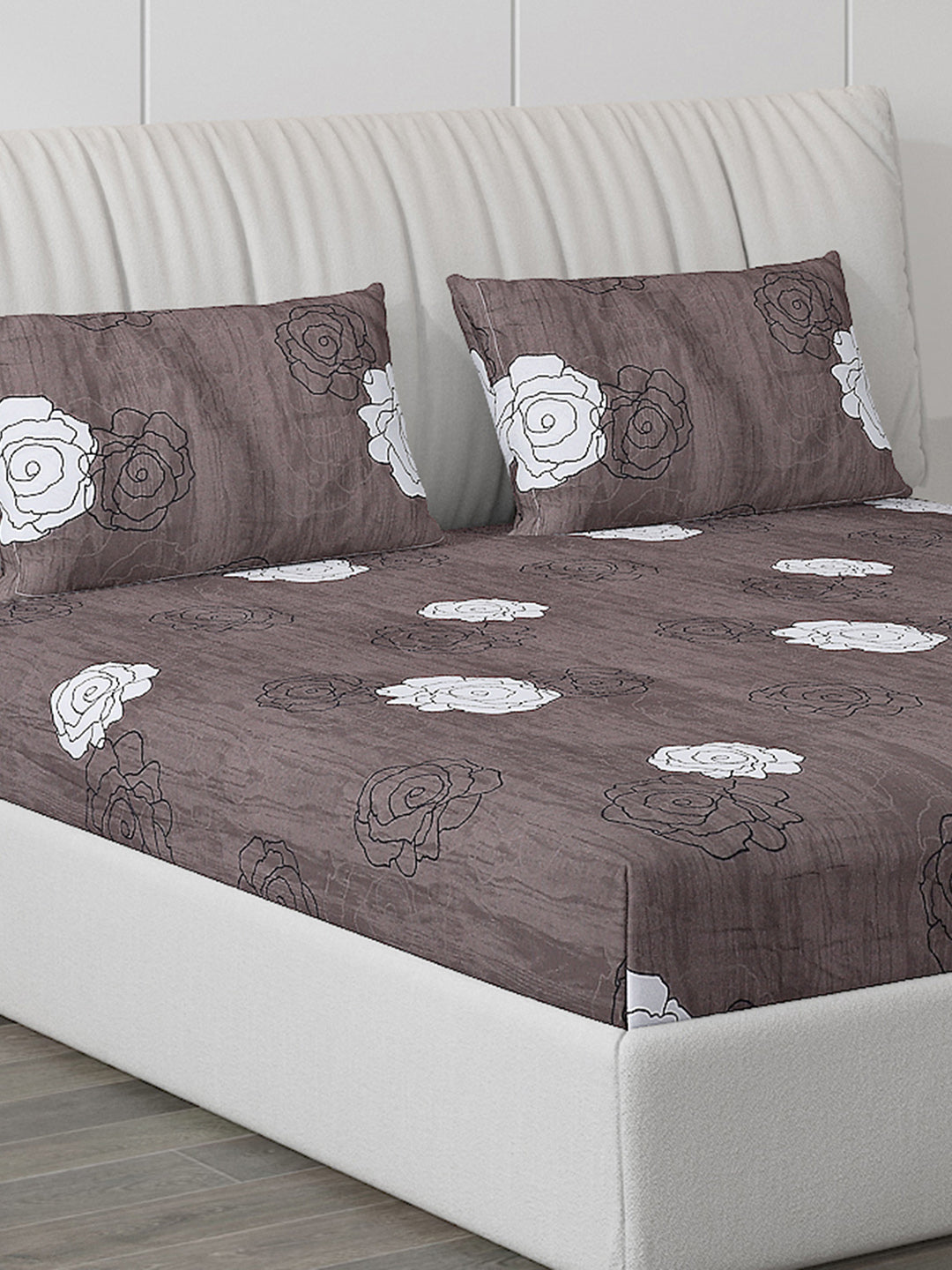 130 GSM Polyester Double Bed Bedsheet with 2 Pillow Covers