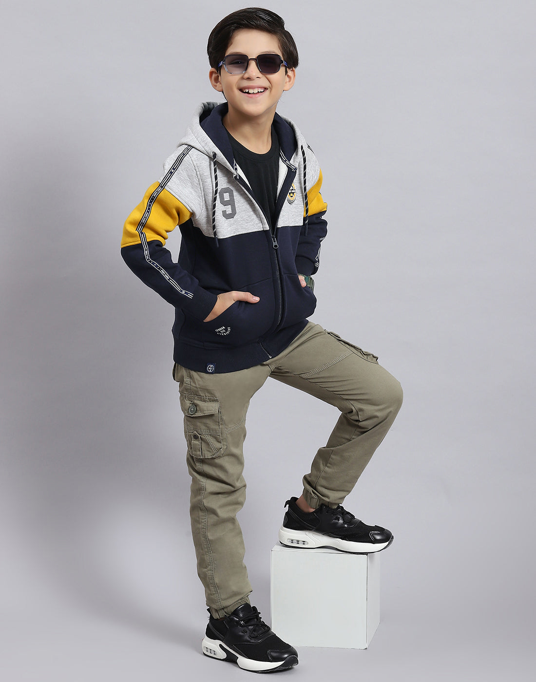 Boys Navy Blue Printed Hooded Full Sleeve Sweatshirt