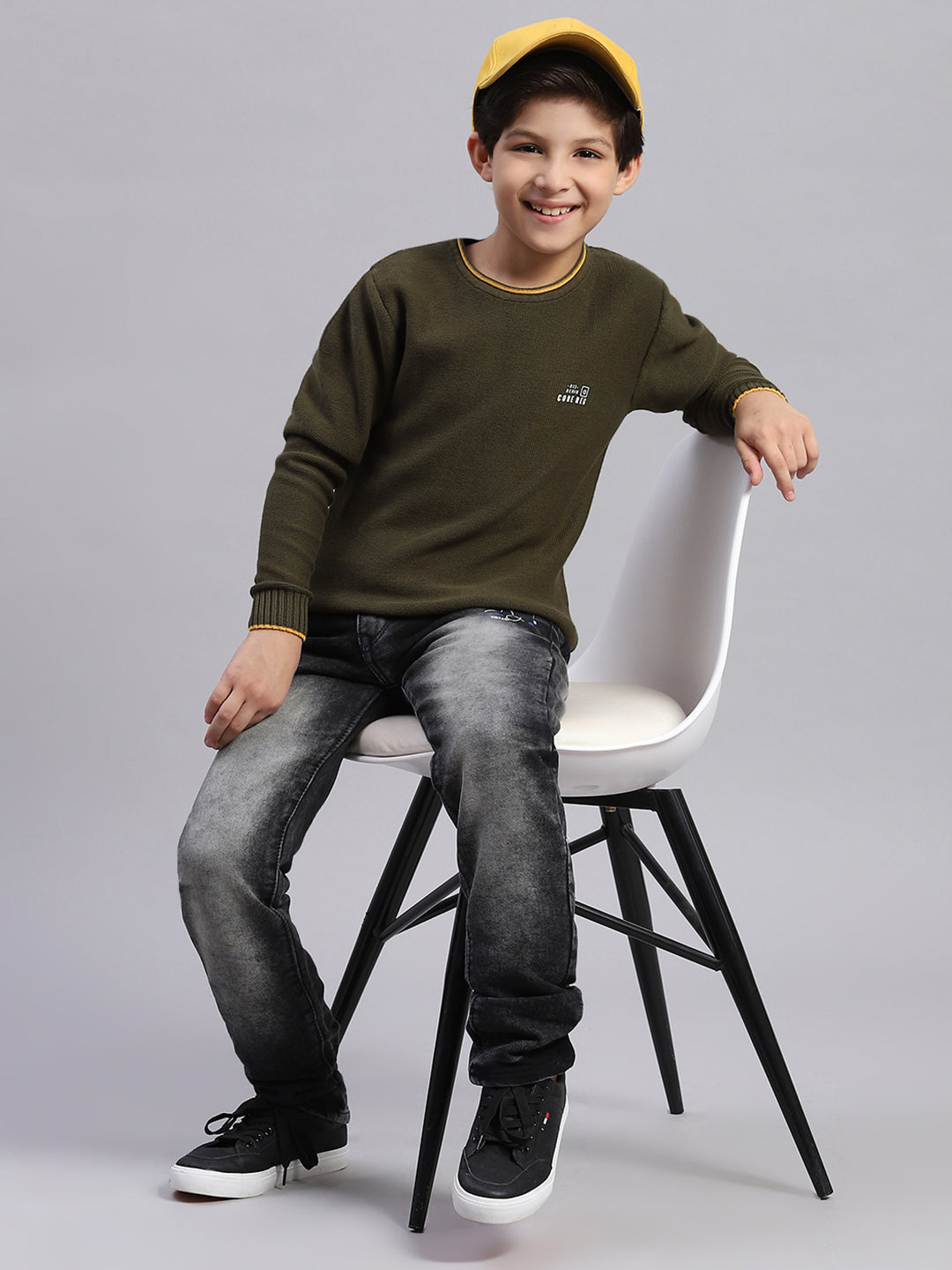 Boys Olive Solid Round Neck Full Sleeve Sweater