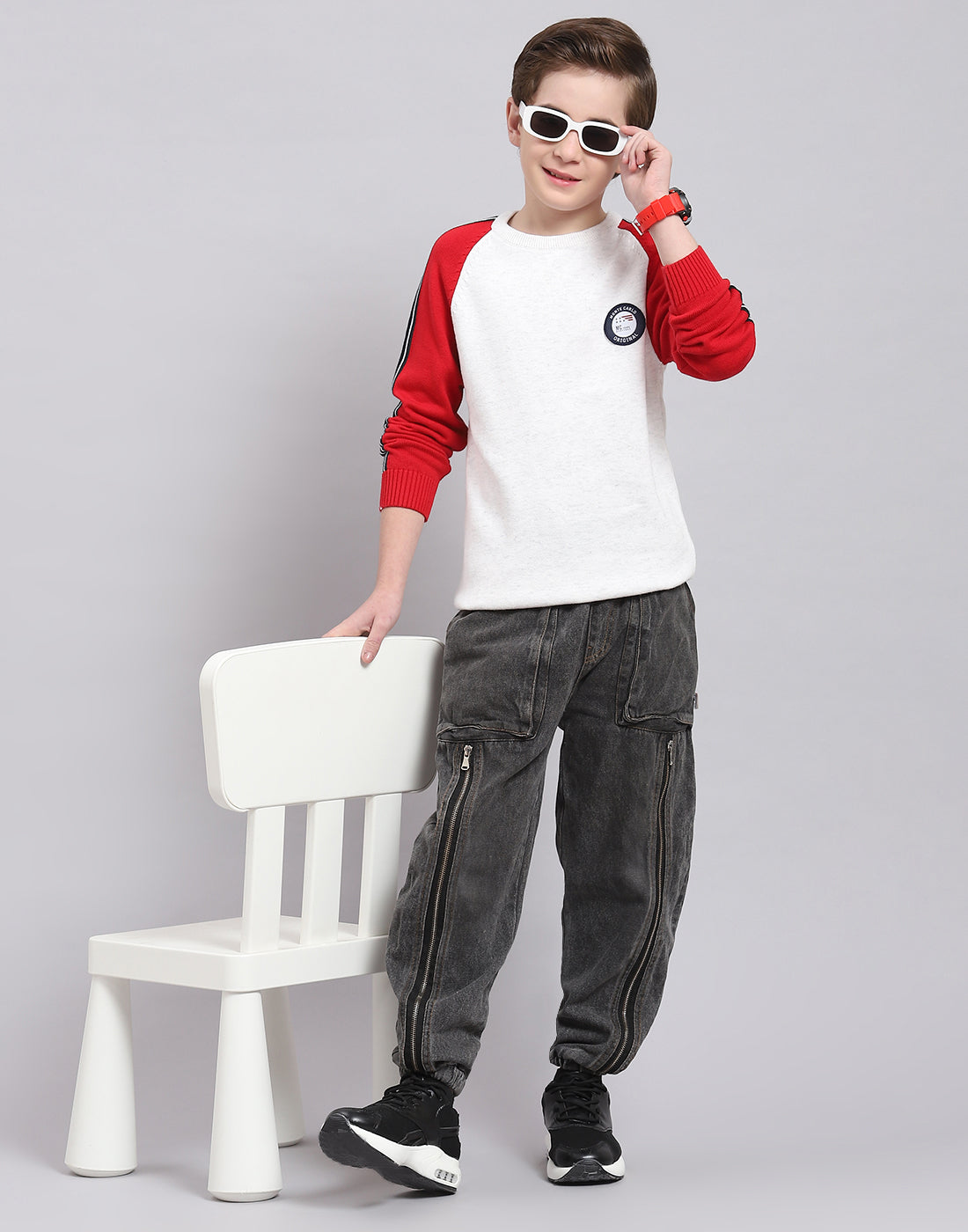 Boys White Solid Round Neck Full Sleeve Sweater