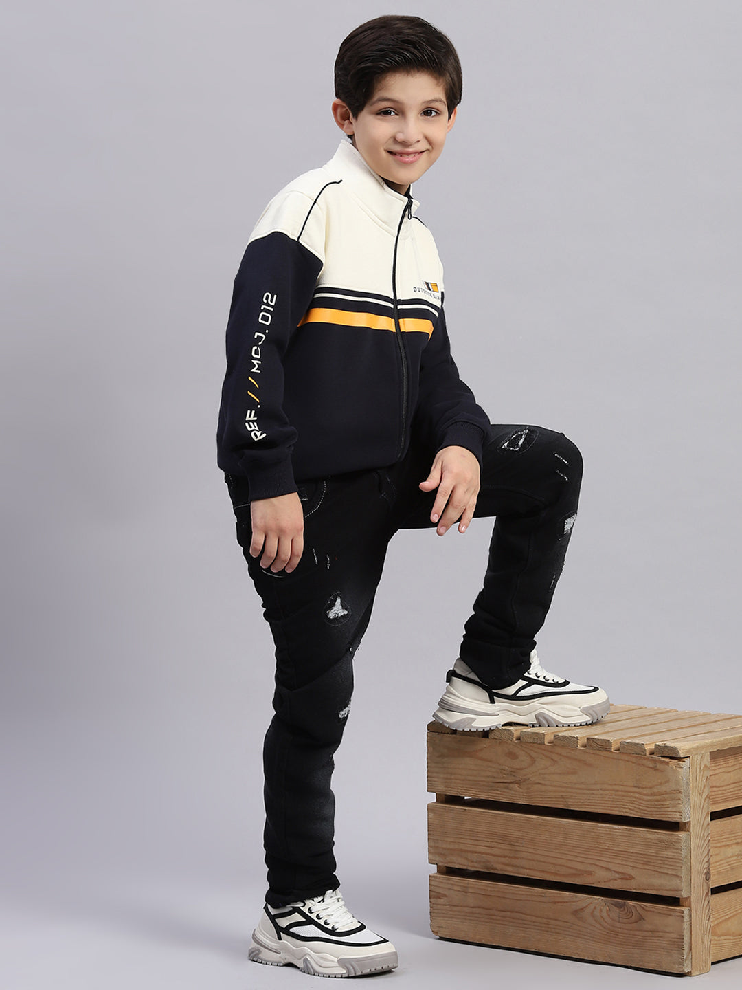 Boys Navy Blue Printed Stand Collar Full Sleeve Sweatshirt